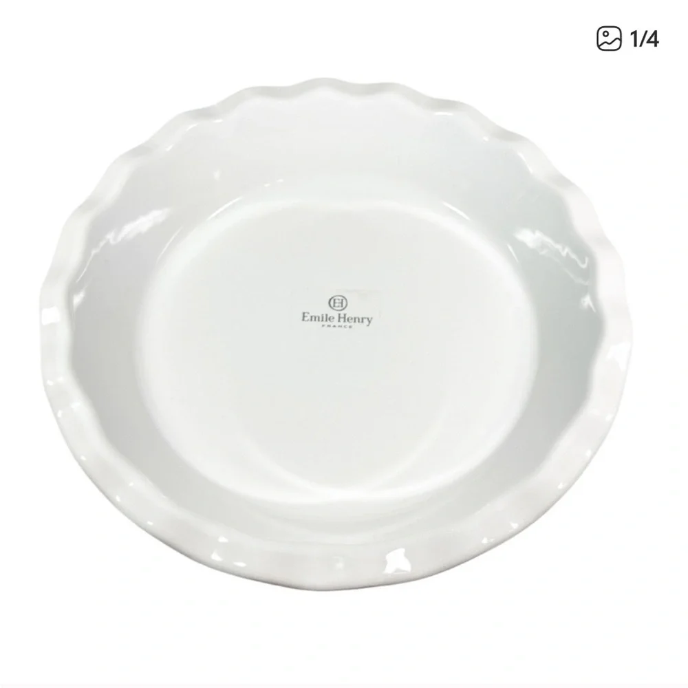 Emily Henry 9” pie plate NWT